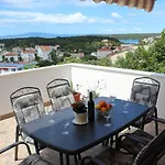 Milica Apartament Rab Town