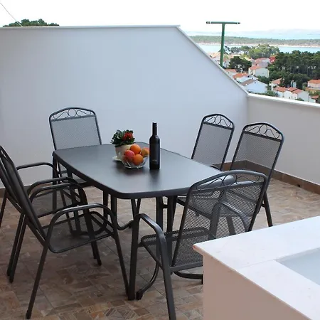 Milica Apartman Rab Town