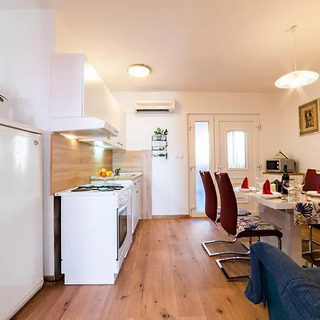 Apartment Milica Rab Town